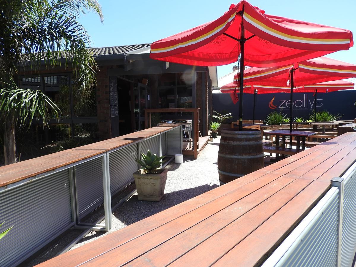 Surf City Motel Торки Екстериор снимка
