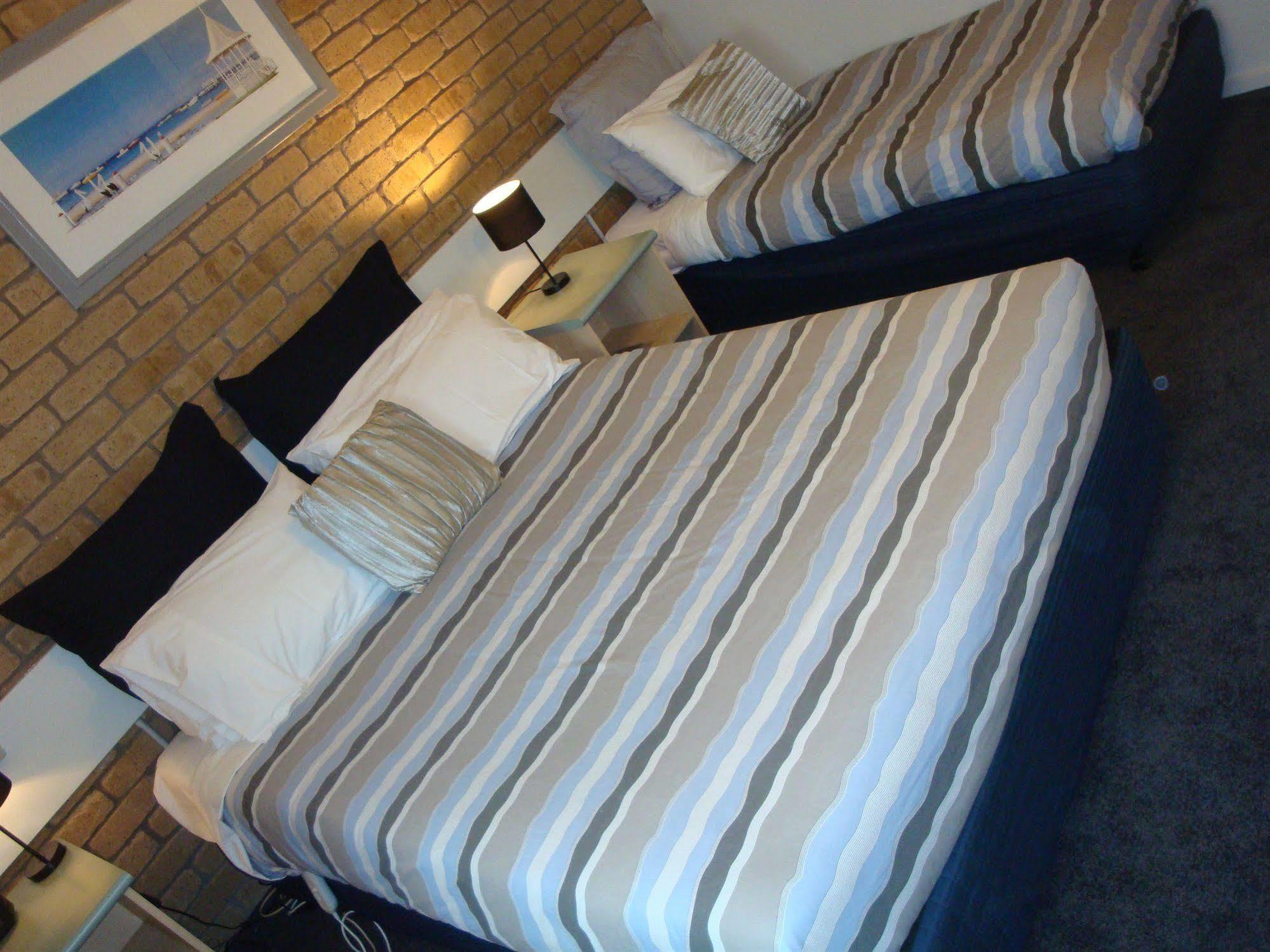 Surf City Motel Торки Екстериор снимка