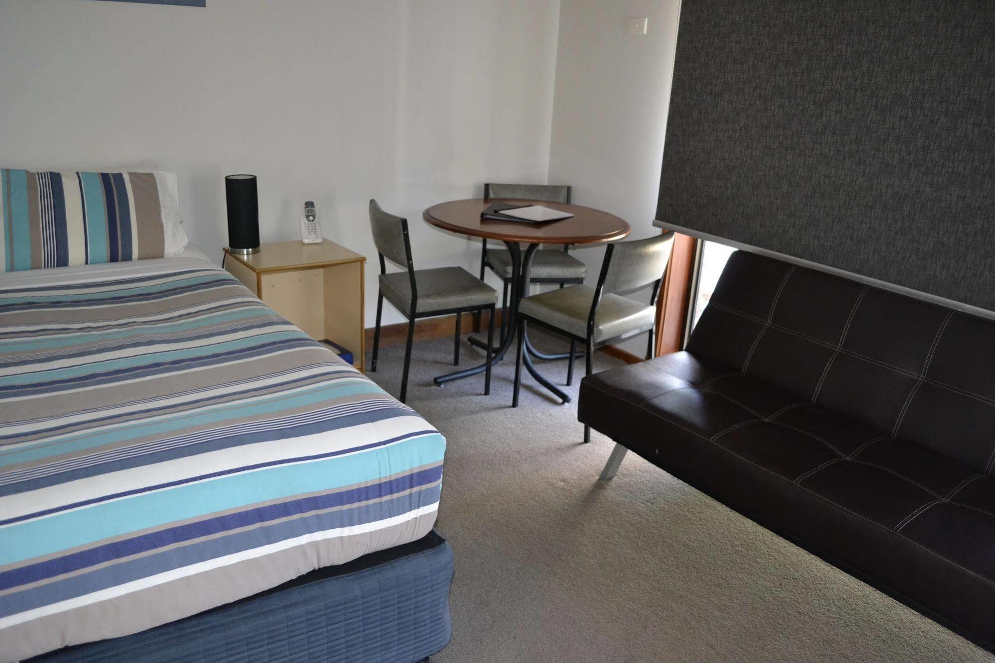 Surf City Motel Торки Екстериор снимка