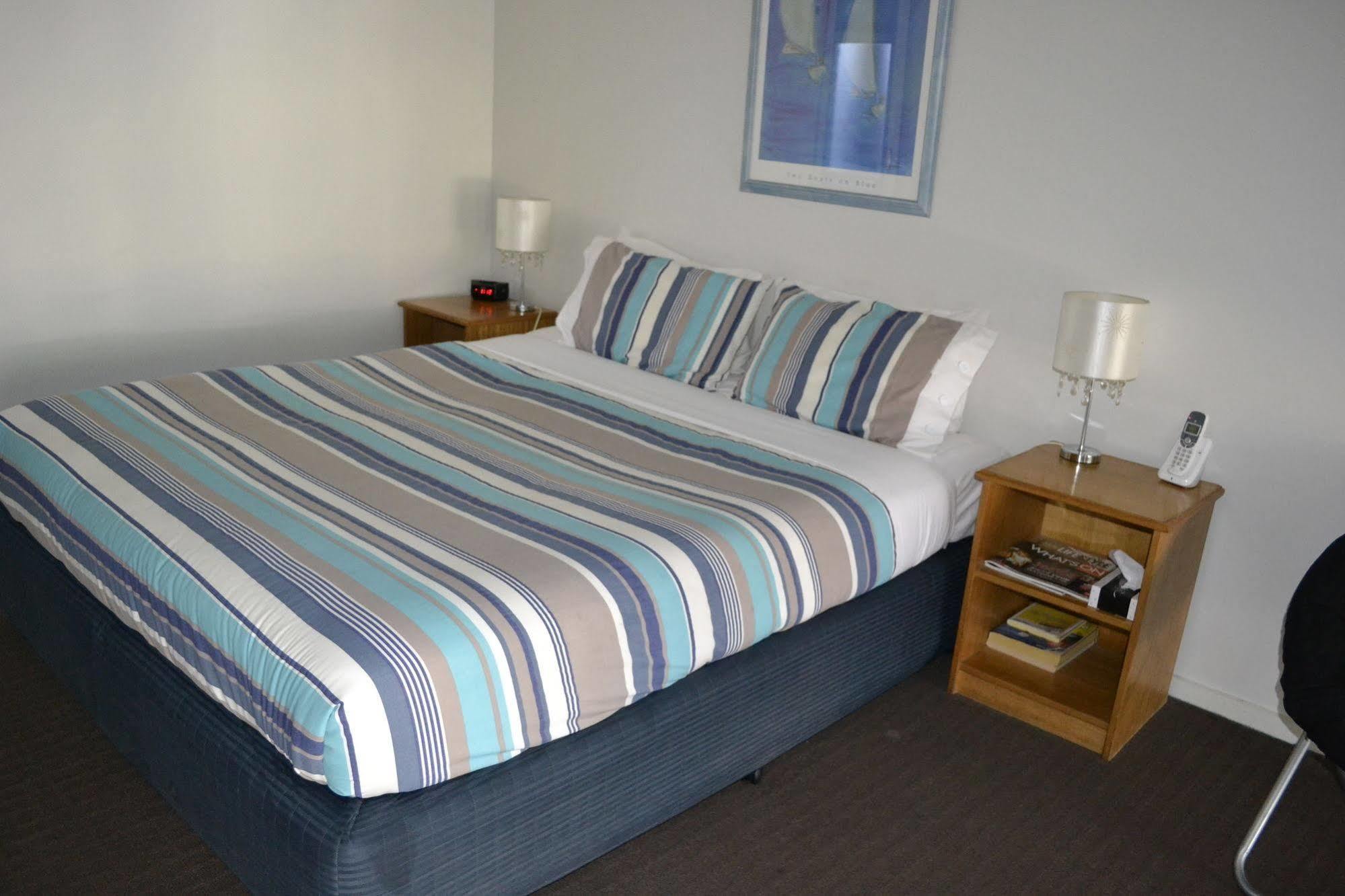 Surf City Motel Торки Екстериор снимка