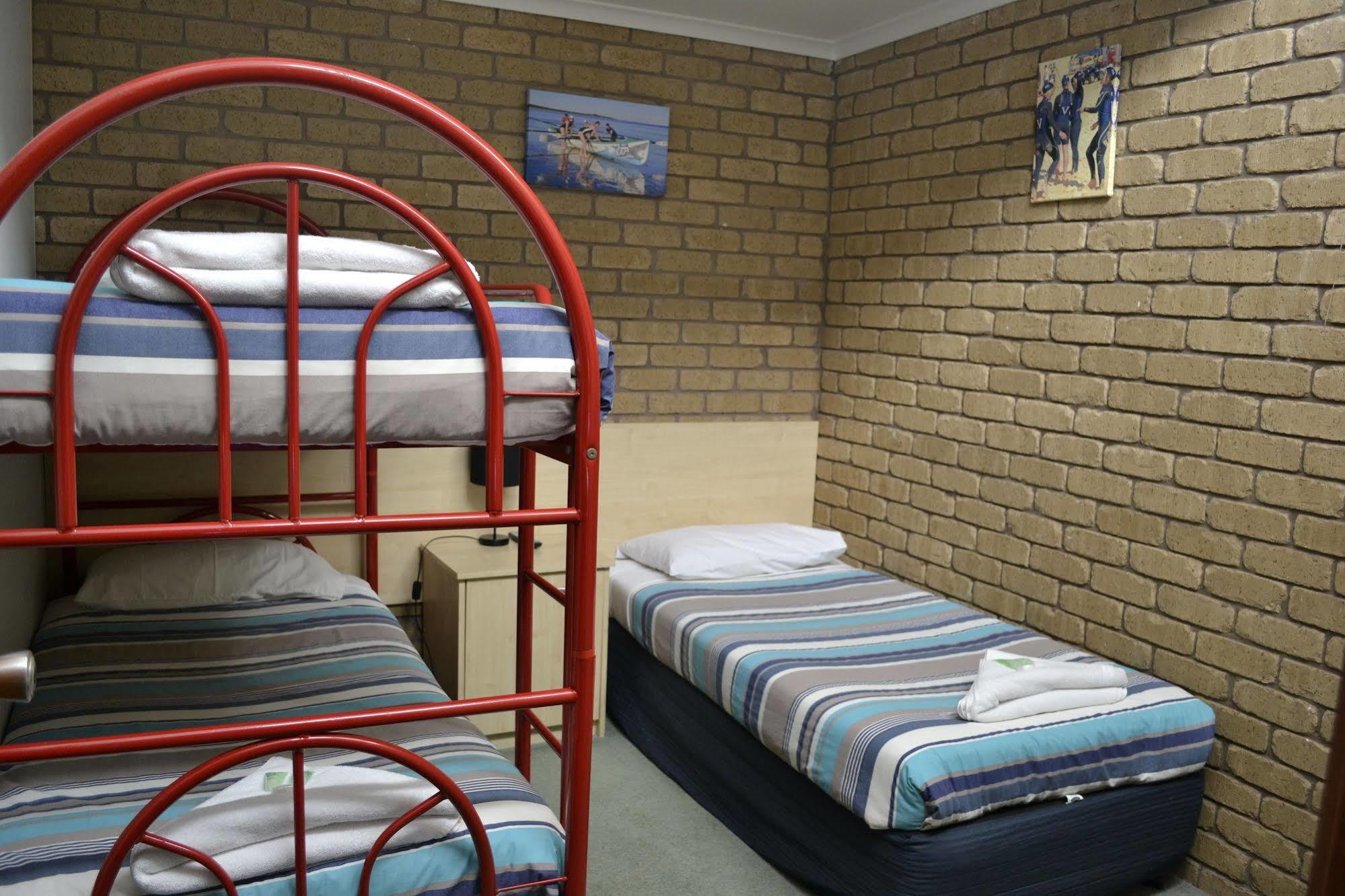 Surf City Motel Торки Екстериор снимка